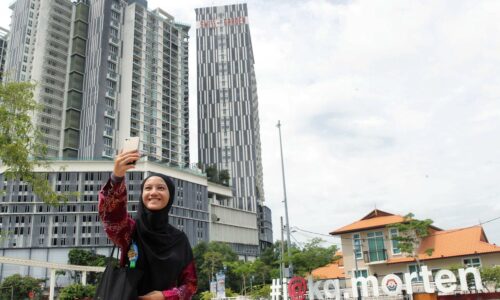 Kampung tradisional di tengah bandar