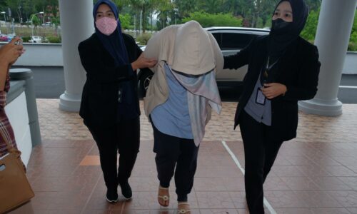 Penolong pengurus direman empat hari terima suapan RM18,000