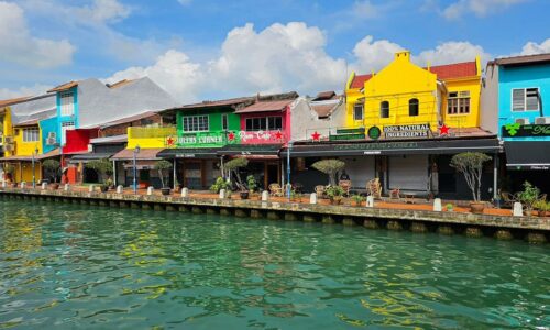 Bangunan warna-warni cetus ‘mood’ ceria pelancong