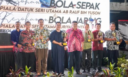 40 pasukan berentap rebut Piala Bolasepak Datuk Seri Utama Ab Rauf Yusoh