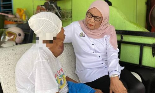 Pujukan ‘Kak Som’ bawa warga emas ke hospital