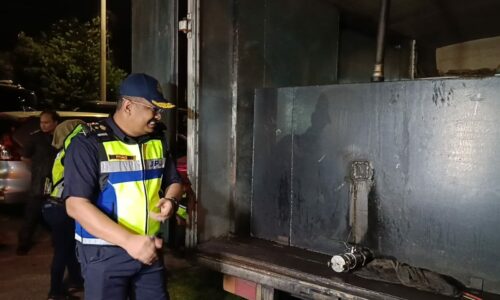 JPJ Melaka sita lori disyaki seludup diesel