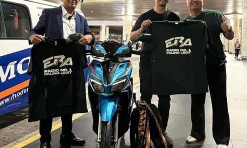 ‘Abang rambut perang’ terkesima terima motosikal di KLIA