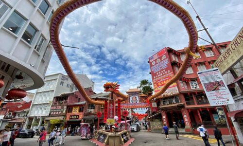 Naga besar sambut pengunjung Jonker Street