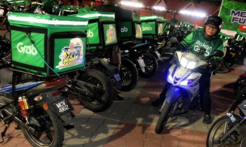 Pemandu, penunggang p-hailing boleh nikmati internet serendah RM33 mulai hari ini – Fahmi