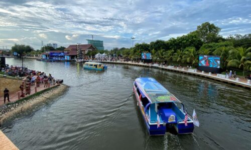 Pasar terapung sudah 60 peratus siap