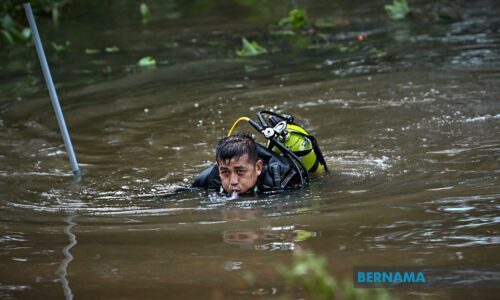 Mayat pertama tiga mangsa lemas Sungai Sempit ditemukan pagi ini
