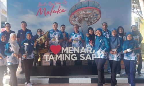 Keselesaan pengunjung keutamaan Menara Taming Sari