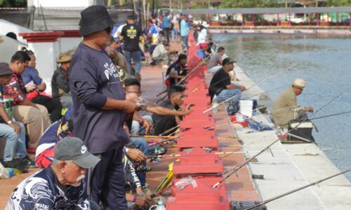 Lebih 3,000 ikan dipancing di Sungai Melaka