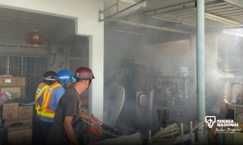 Abang TNB terima penghargaan bomba