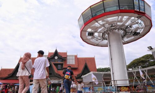 Naik Menara Taming Sari dengan Pakej Keluarga lebih jimat