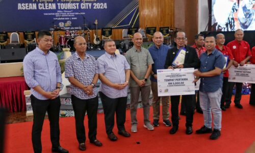 Dari cuba nasib, kepada johan kampung laman indah