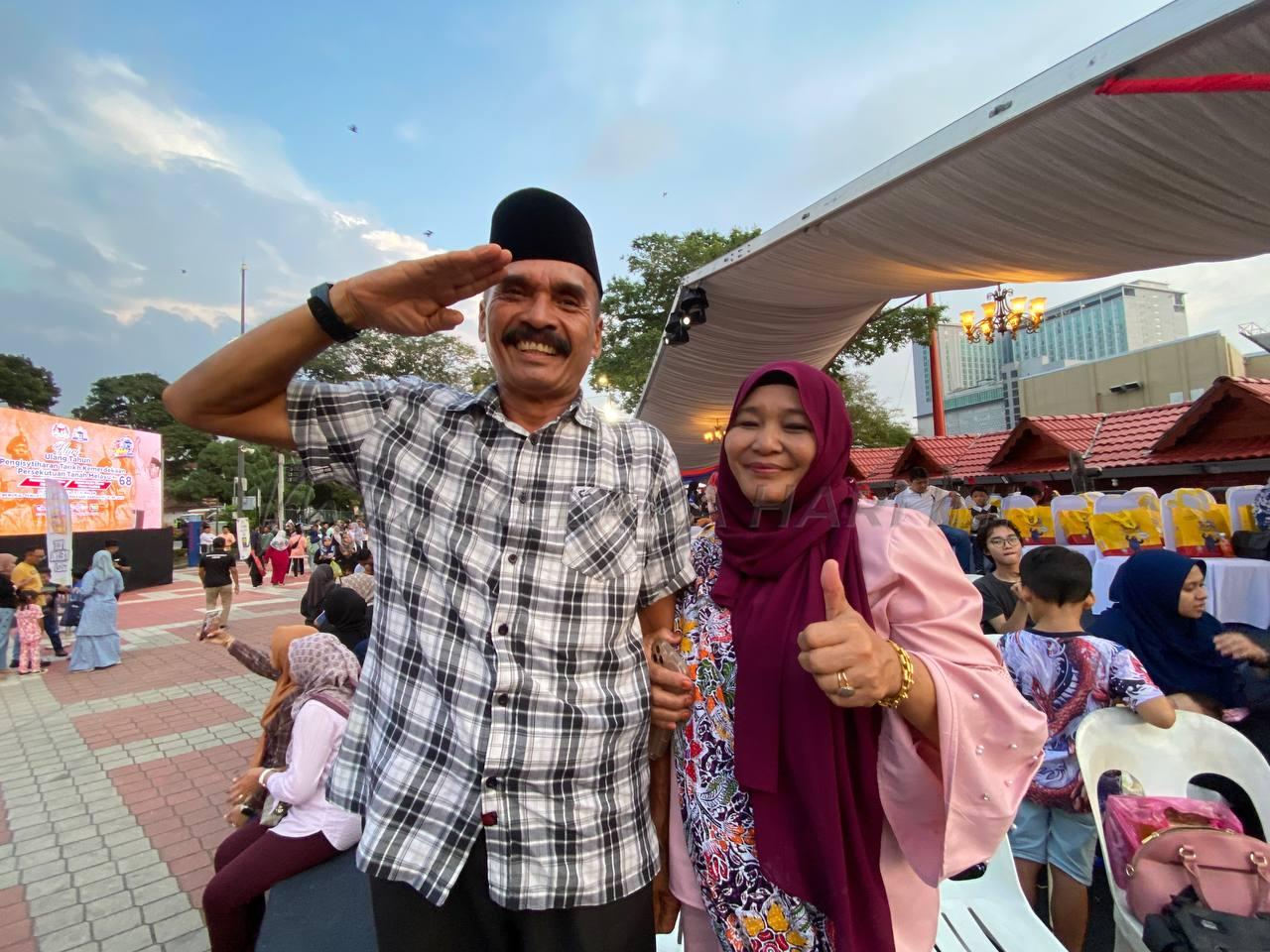 Photo 6244663972443831237 Y