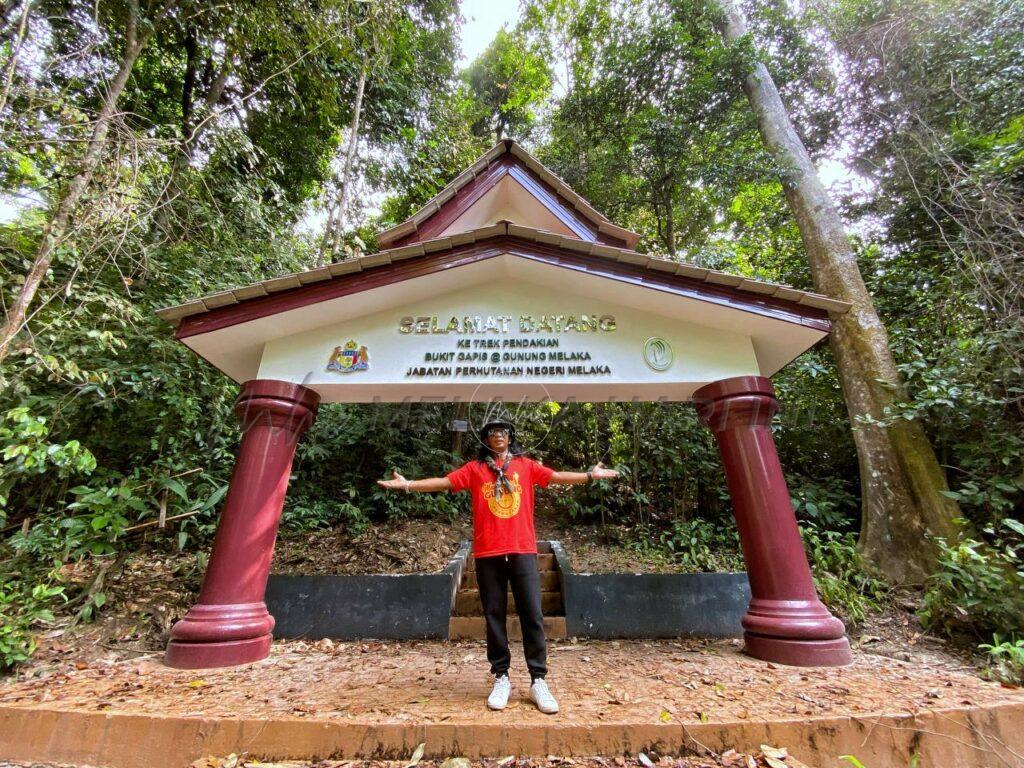 1. Bukit Gapis @ Gunung Melaka