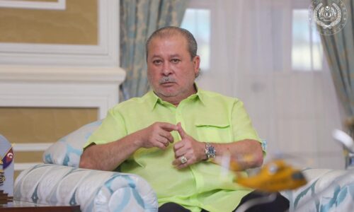 Agong titah hentikan kontroversi stoking kalimah Allah
