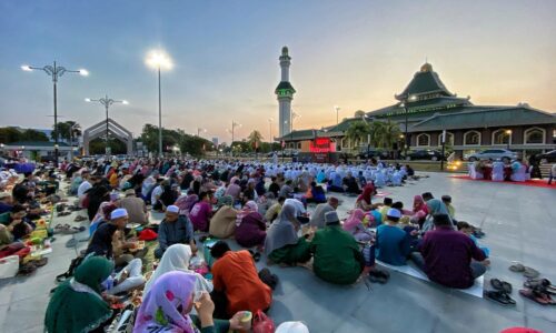 Santapan rohani di Dataran Masjid Al Azim