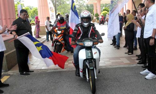 Anak muda sahut cabaran tunggang ‘Kriss’ ke Tanah Suci