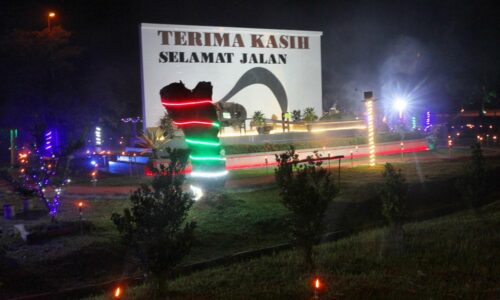 Hiasan Pelita terangi DUN Sungai Rambai