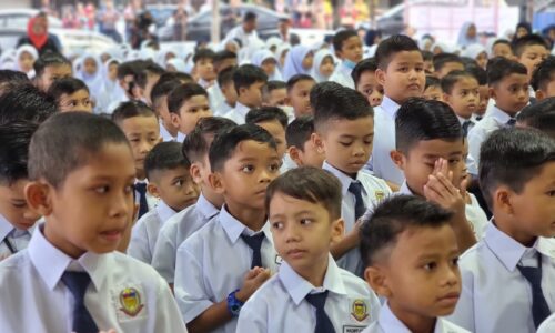 447,982 murid tahun satu terima bantuan awal persekolahan