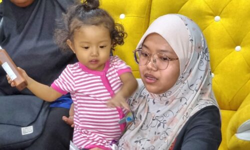 Ibu mohon rakyat Malaysia bantu Nur Khayla