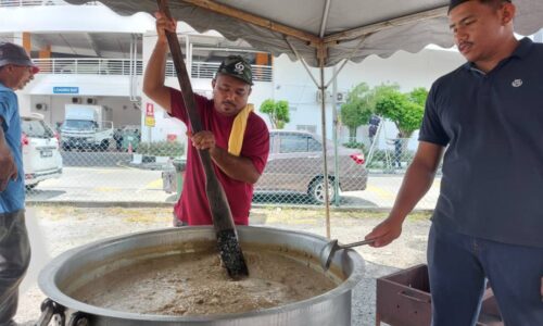 Warisi bakat bapa, masak bubur lambuk