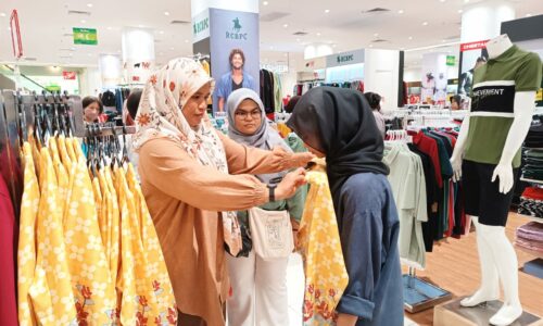 ‘Hampir tiada baju raya untuk anak’