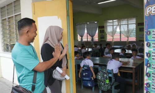 3.61 juta murid, pelajar kumpulan B mulakan sesi persekolahan hari ini