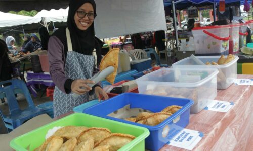 Karipap ‘gajah’ curi tumpuan