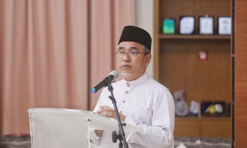 Kerajaan Melaka berada pada landasan tepat – Adly