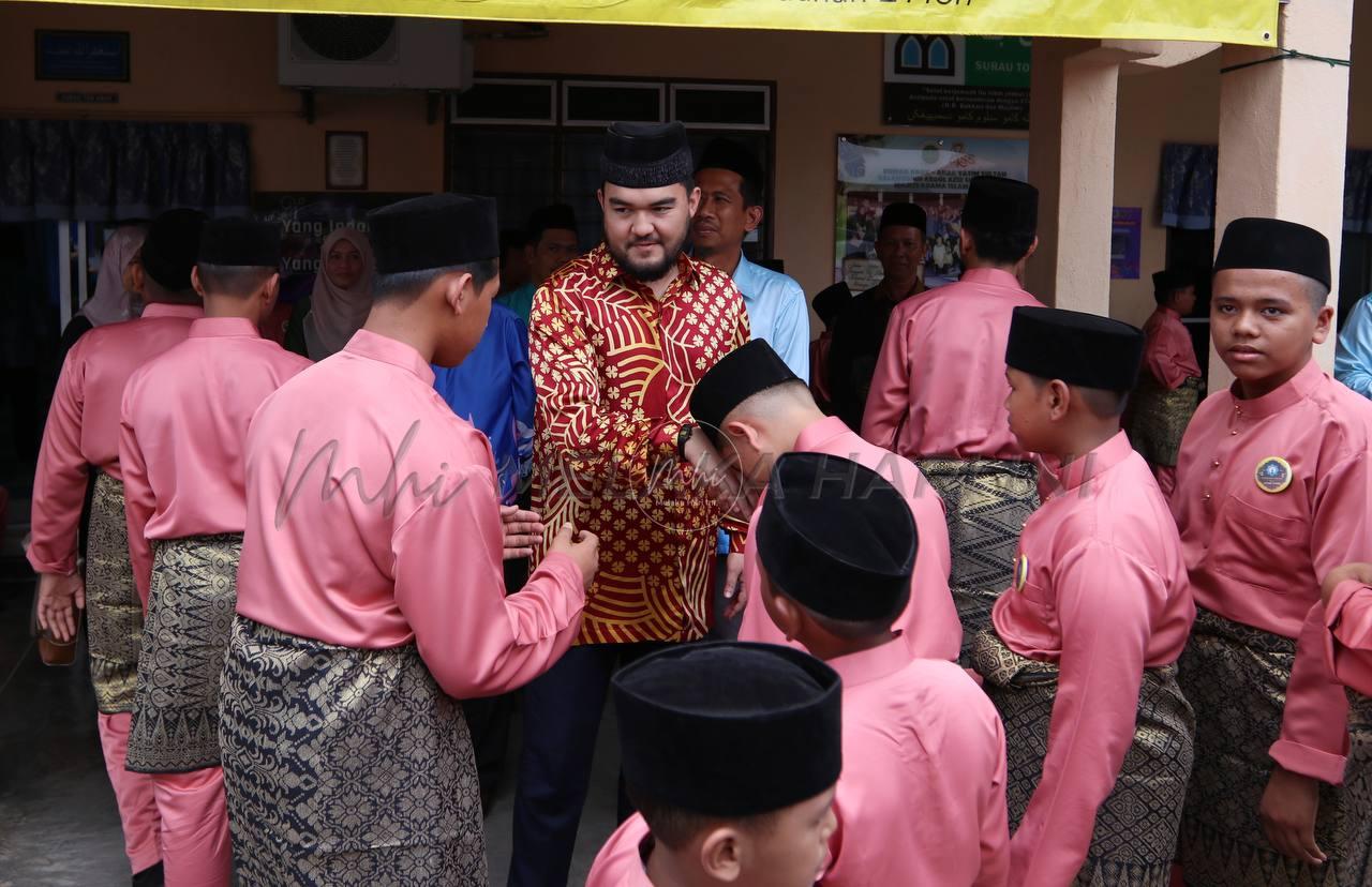 Photo 6305339125758278424 Y