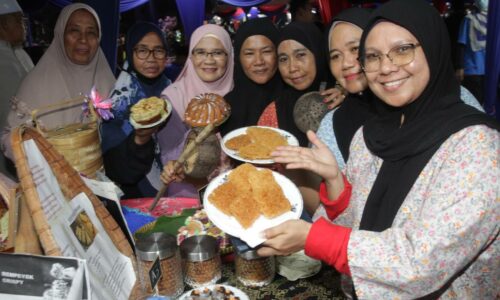 Acuan arwah nenek penyambung legasi kuih karas