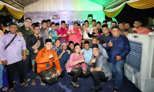 Raya luar biasa di Telok Mas