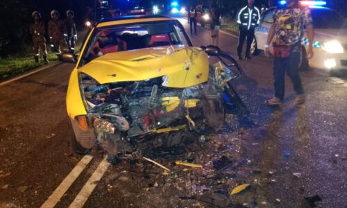 Warga emas maut, bilal parah dua kereta bertembung