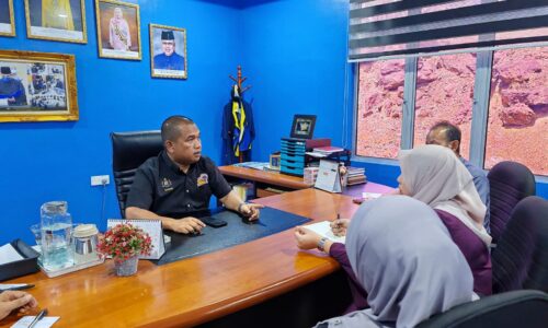 Rumah Terbuka Aidilfitri Durian Tunggal hidang lauk kampung