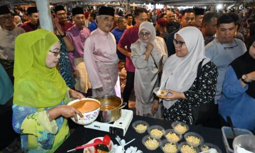 34 juadah jamu 8,000 tetamu rumah terbuka