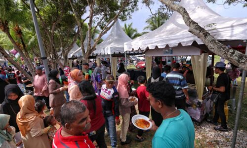 Kejutan istimewa buat pengunjung Rumah Terbuka Aidilfitri DUN Ayer Molek