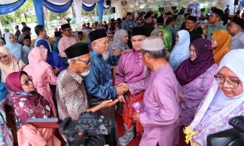 Rumah Terbuka Aidilfitri DUN Paya Rumput meriah