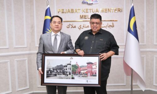 Suburkan hubungan diplomatik Malaysia-China