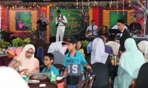 Tema 60-an meriahkan rumah terbuka DUN Pengkalan Batu