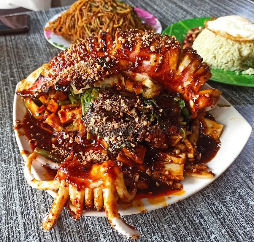 5. Warung Hijau Rojak Sotong