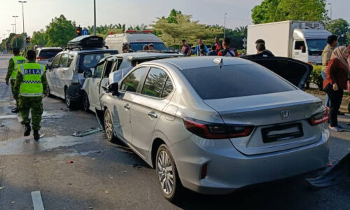 Empat kenderaan berlanggar, tujuh cedera