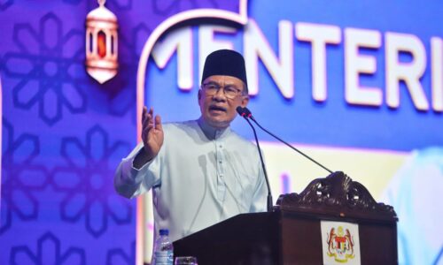 Gaji penjawat awam naik lebih 13 peratus, terbaik dalam sejarah – PM