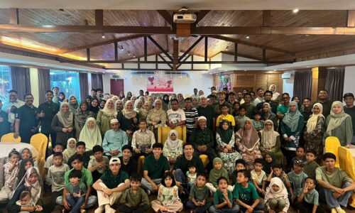 Sambutan ulang tahun ke-100 nenek Wa di hotel 