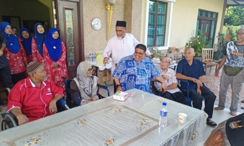 Ketua Menteri santuni orang kampung