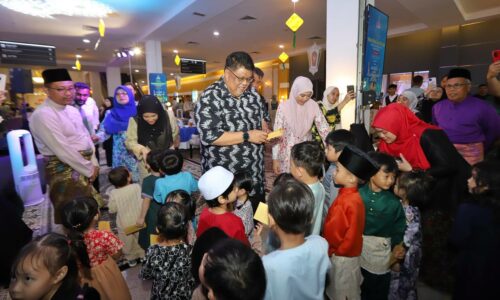 Gelagat tetamu cilik gamatkan rumah terbuka Aidilfitri MCORP