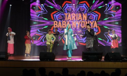 Tema retro buka tirai Melaka Bila Larut Malam di Panggung Bangsawan