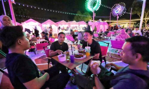 Windmill Pink Market: ‘Port’ santai Sungai Melaka