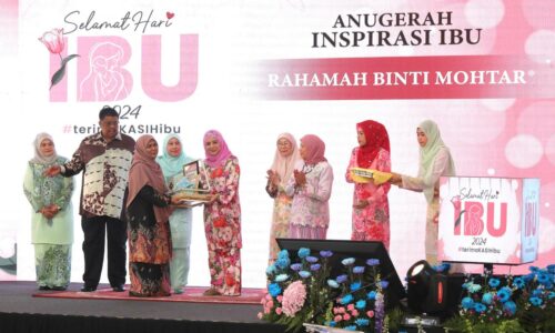 Cekal besarkan anak istimewa, Rahamah diangkat ibu inspirasi negara