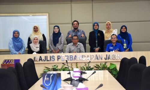 MPJ – UTeM laksana projek inovasi pakaian seragam