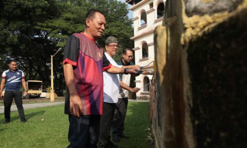 Gotong-royong perindah Taman Rekreasi Bukit Beringin